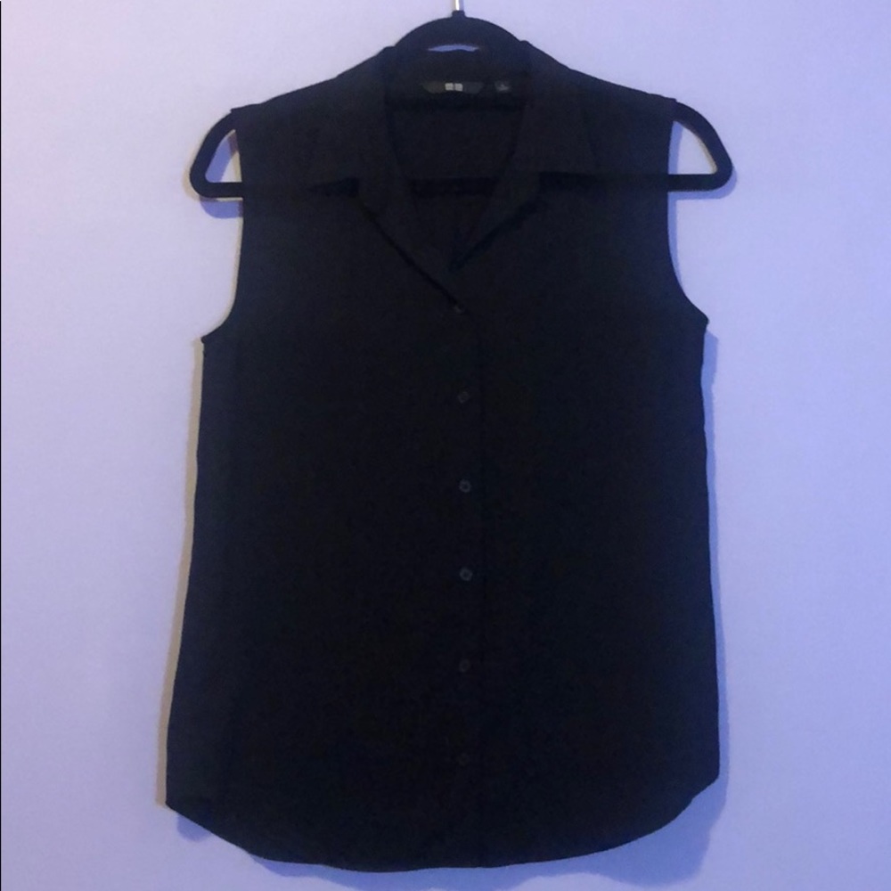 Uniqlo Sleeveless Button Down Blouse